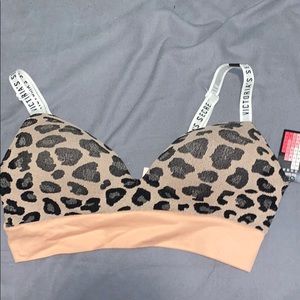 Victoria Secret Sports Bra size M
